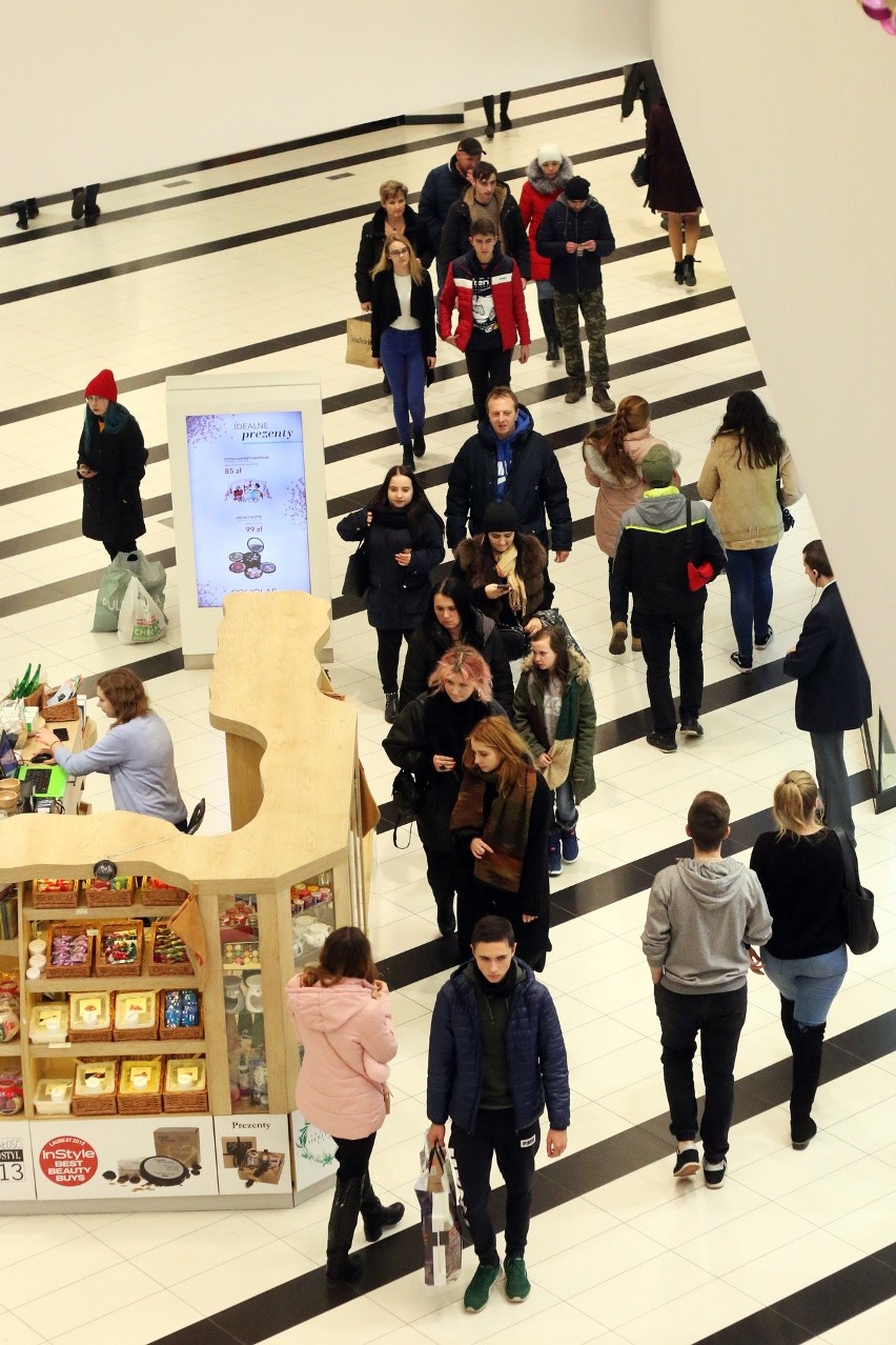 Black Friday w Lublinie. Wyjątkowe promocje, okazje i obniżki. Ludzie tłumnie ruszyli na zakupy (ZDJĘCIA)