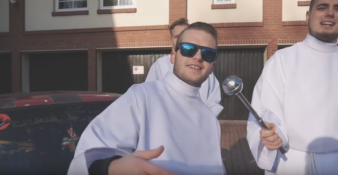 Ona by tak chciała służyć ze mną: ministranci z Katowic nagrali hit