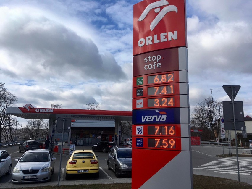 Tyle wynoszą ceny na stacji paliw Orlen przy ulicy 1 Maja w...