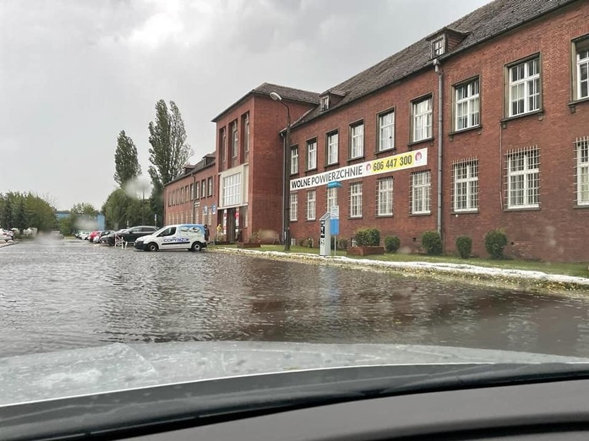 Część ulic w mieście błyskawicznie znalazła się pod wodą