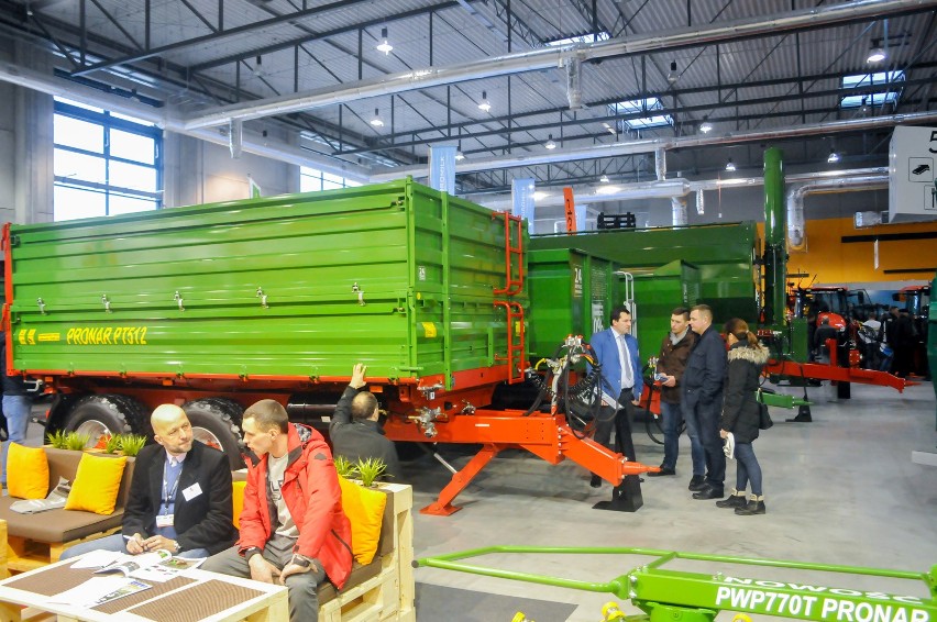 Tłumy odwiedzających na stoisku Pronaru na Mazurskim Agro Show