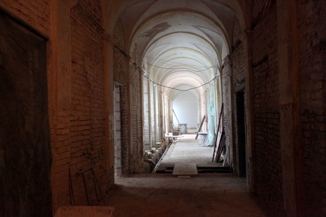 Trwa remont klasztoru w Supraślu. Katakumby wciąż czekają
