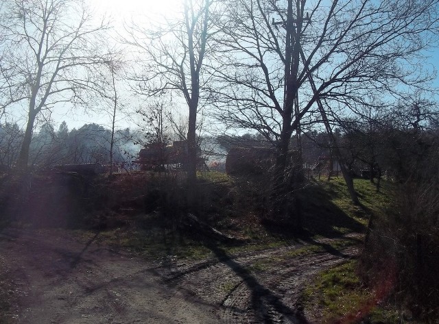 O 16.45 w Garnkach w gminie Karlino doszło do pożary  przyczepy rolniczej.