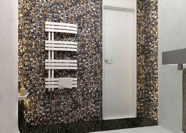 mozaika na ścianach łazienki