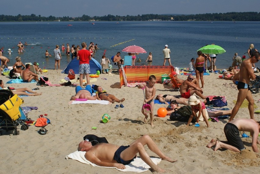 W sobotę nie brakowało chętnych do plażowania nad Pogorią...