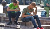 Zakaz smartfonów w szkołach coraz częstszy