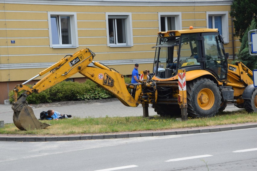 Tarnobrzeg. Koparka uszkodziła rury sieci gazowej i wodociągowej. Na szczęście to były tylko ćwiczenia (ZDJĘCIA)