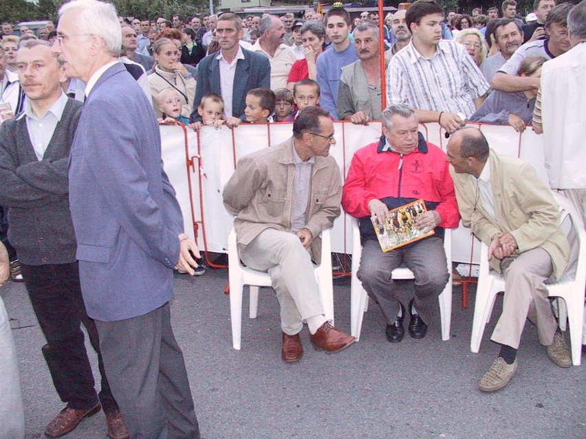 Ryszard Szurkowski odwiedzał Kielce i Końskie. W 2003 roku spotkał się z Leszkiem Drogoszem