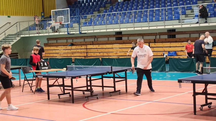 Memoriał Barbary Pawelczyk w tenisie stołowym w Ostrołęce, 21.10.2023. Rywalizowało ponad 60 zawodników