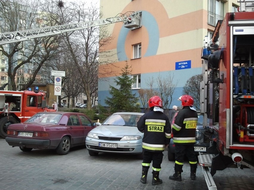 Wrocław: Pożar w budynku przy ul. Stysia 20a (ZDJĘCIA)
