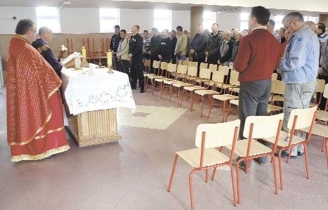 Msza za ofiary katastrofy w Smoleńsku w koszalińskim Zakładzie Karnym. 