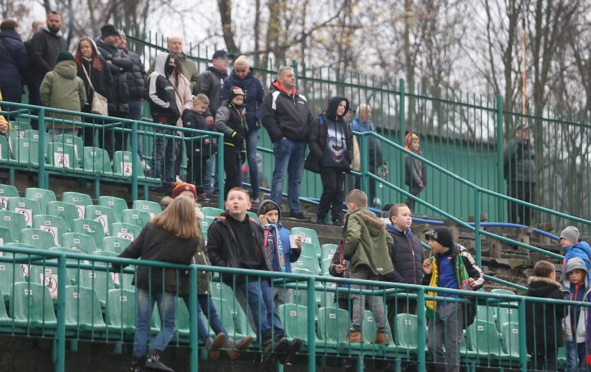 20.11.2021. Mecz III ligi: Polonia Bytom - Miedź II Legnica....