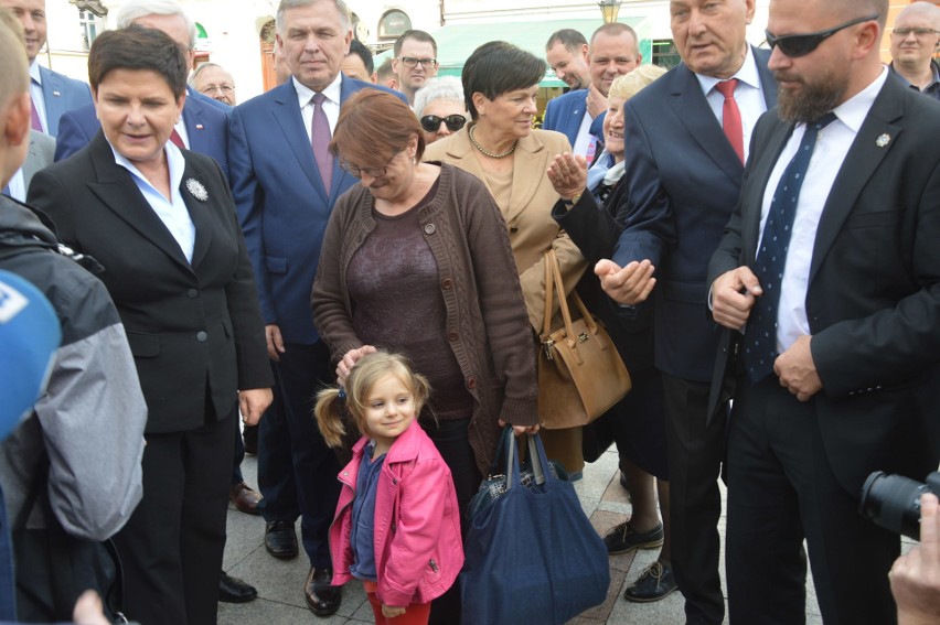 Wybory samorządowe 2018. Wicepremier Beata Szydło spotkała się z tarnowianami na Rynku [ZDJĘCIA]