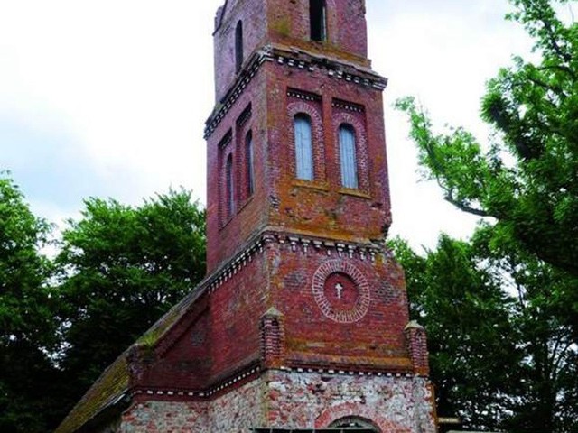 By usłyszeć dzwon swego kościoła, mieszkańcy Komorowa i Bożenic czekali pół wieku.