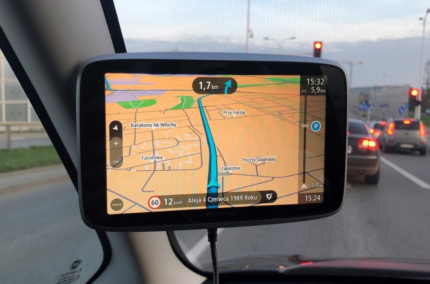 TomTom GO Premium to najbardziej zaawansowana i - niestety -...