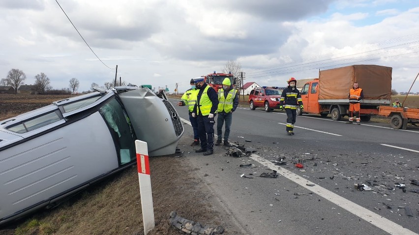 W wypadku w Ostaszewie ranne zostały dwie osoby