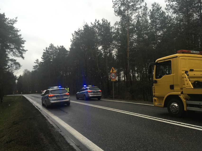 Wypadek w Czerwinie. Czołowe zderzenie na drodze między...