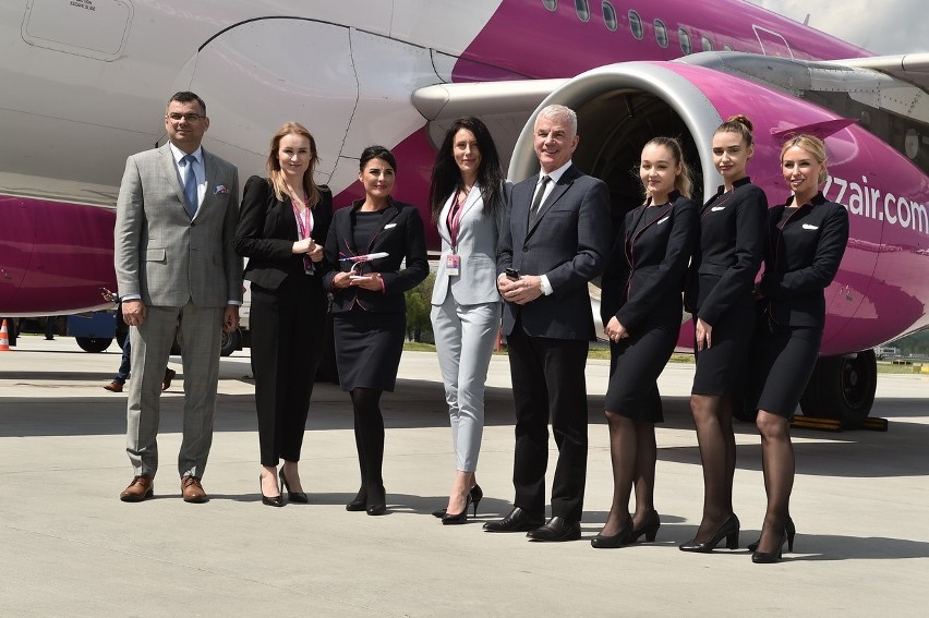 Wizz Air otworzył swoją bazę na lotnisku w Balicach. Oferuje pasażerom 18 tras z Krakowa