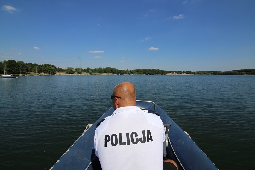 Policjanci mają prawo skontrolować każdy obiekt pływający na...