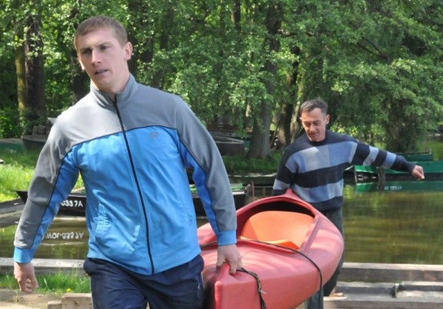 - W czasie weekendów wypożyczamy kajaki na spływy - mówią Tomasz Gałażewski i Tomasz Soboń. - A w ciągu tygodnia popołudniami odbywają się treningi.