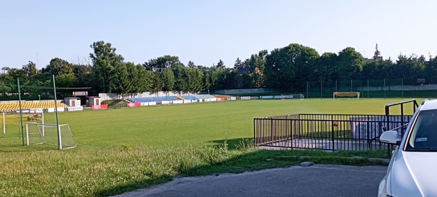 Naprzód Jędrzejów przygotowuje się do sezonu 2022/2023. Jest nowy trener i nowi piłkarze