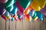 Jak zrobić karnawałowe dekoracje z balonów? 3 sprawdzone pomysły na ozdoby DIY. Tak efektownie i tanio ozdobisz dom na karnawał