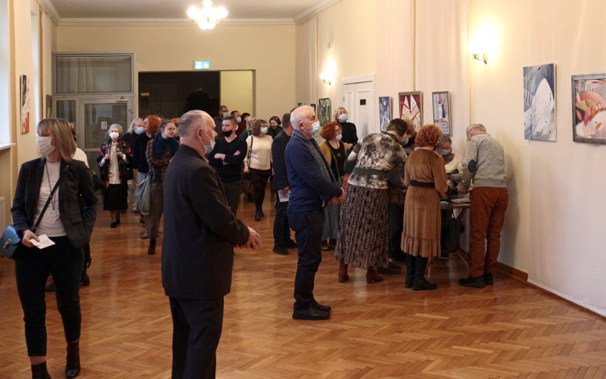 Grudziądz. Wystawa malarstwa Nataszy Piskorskiej w galerii na piętrze CK Teatr z udziałem autorki [zdjęcia]