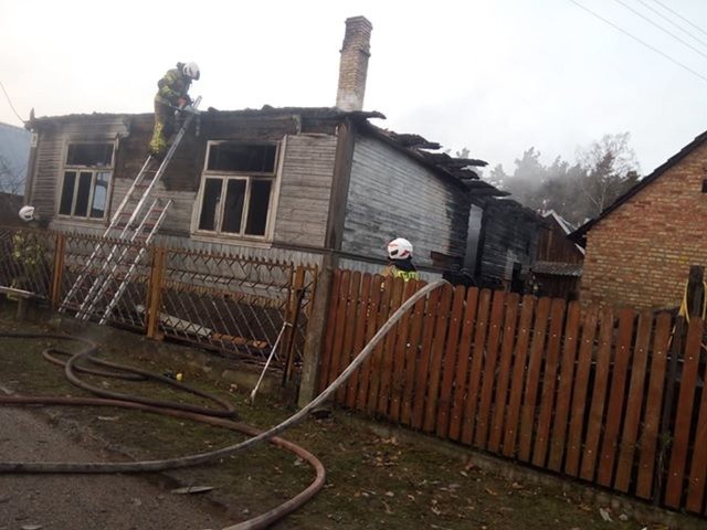 66-letnia kobieta spłonęła w pożarze domu w Kudryczach. Strażacy odnaleźli ciało w zgliszczach budynku.