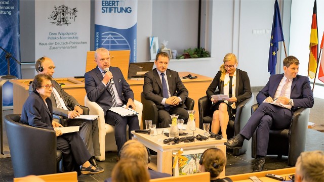 Z okazji 20-lecia odbyła się debata „Mój Dom - Europa”. Europejska integracja zawsze była jednym z priorytetów działania DWPN.