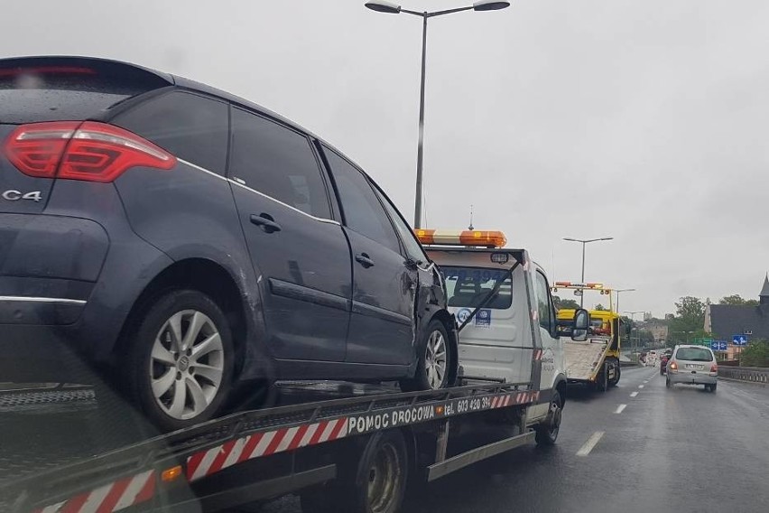 - Kierowca citroena nie dostosował prędkości do warunków,...