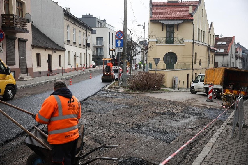 Z mniejszych remontów w Krakowie - trwa, kończy się...