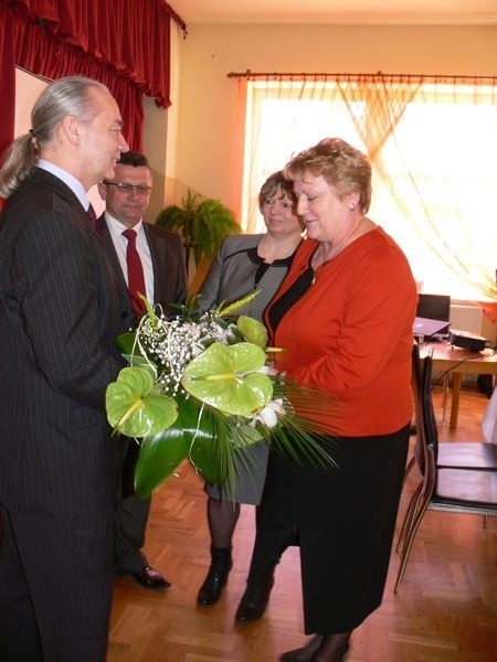 Przedstawiciele grębowskiego samorządu powitali Mirosława Plutę bardzo uroczyście.
