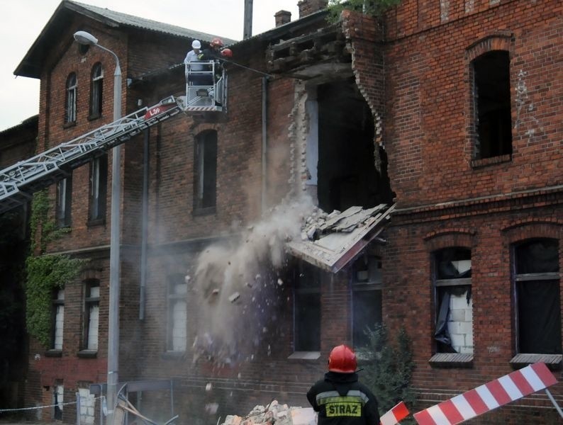 Toruń. Na ulicę zawalił się balkon [zdjęcia]