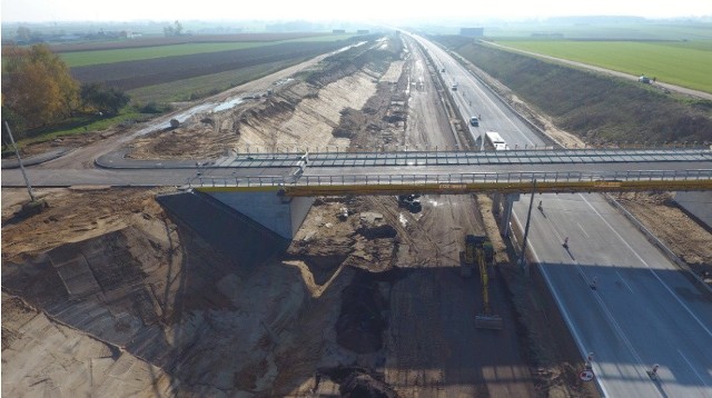 Kolejne dwa węzły na autostradzie A1, te newralgiczne koło Piotrkowa, zostaną oddane do użytku w pierwszej połowie 2021 roku.