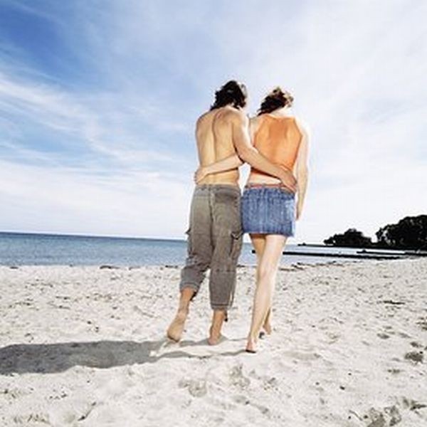 W czasie wakacji wiele młodych ludzi decyduje się na seks z przypadkowym partnerem.