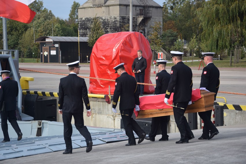 Niedzielne uroczystości pogrzebowe admirała floty Józefa...