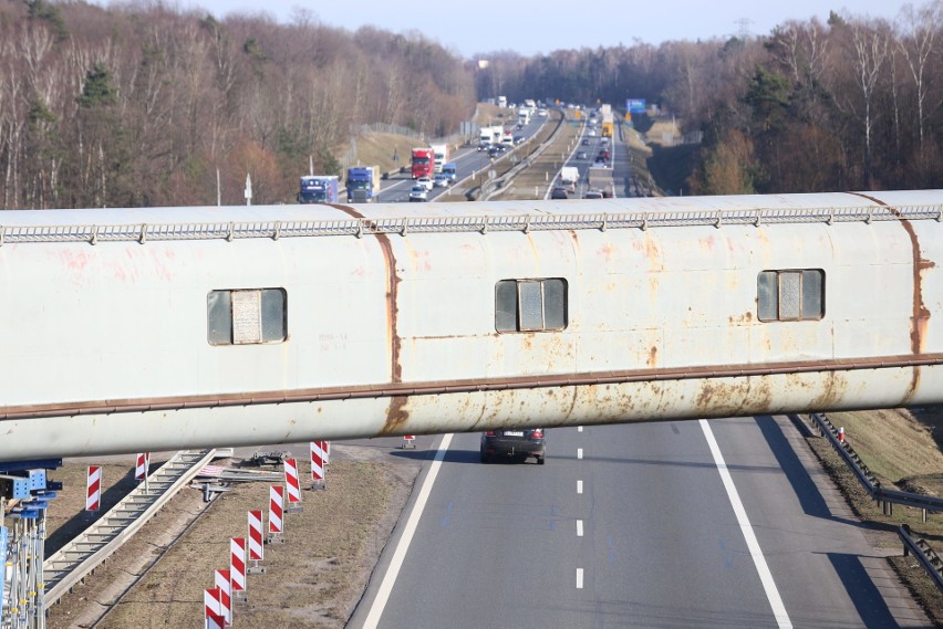 Stary taśmociąg należący do dawnej KWK Wieczorek znika znad...