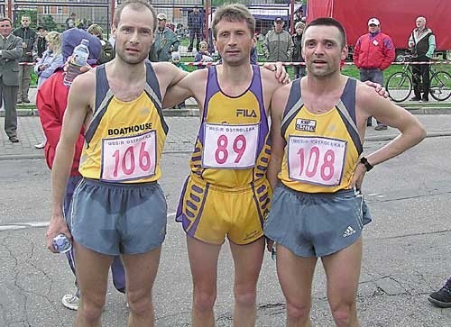 Najlepsza trójka tuż po biegu. Od lewej: Jacek Misiewicz, Sławomir Kąpiński, Piotr Prusik