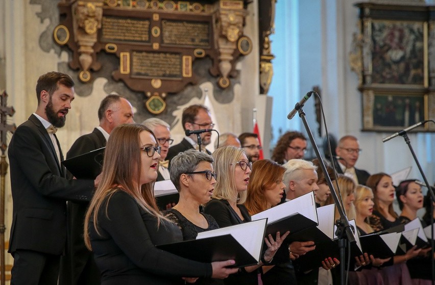 Koncert ku czci prezydenta Pawła Adamowicza w Bazylice Mariackiej w Gdańsku [zdjęcia]