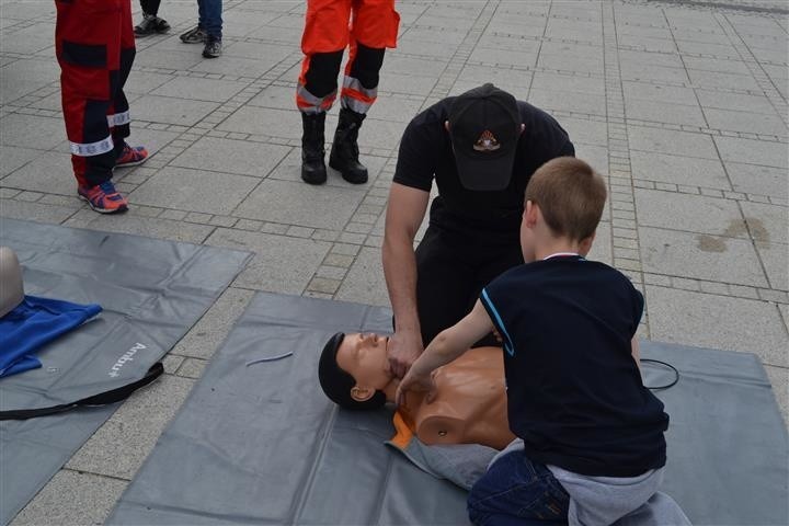 Najmłodsi na Placu Biegańskiego mogą pograć w siatkówkę i...