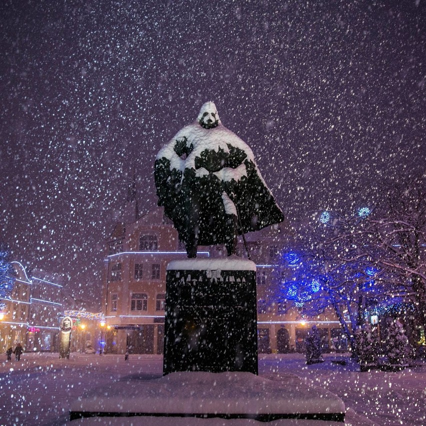 Darth Vader na rynku w Wejherowie? Podobieństwo jest uderzające [ZDJĘCIA]