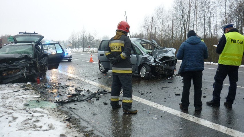 Przyczyną wypadku był łoś, który nagle wybiegł na drogę....