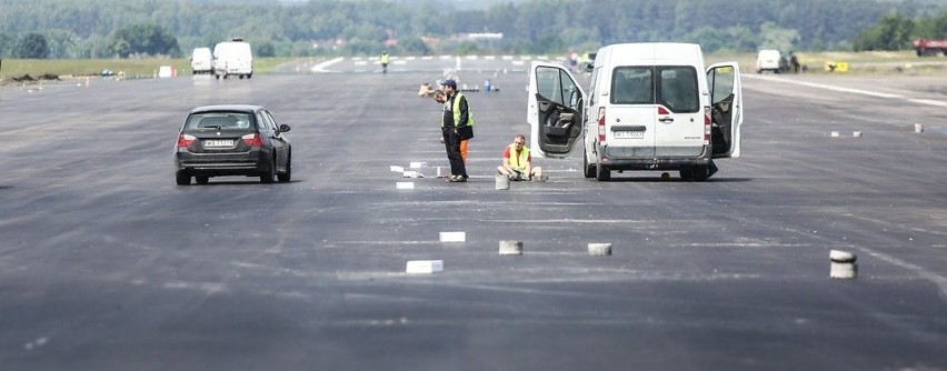Lotnisko im. Lecha Wałęsy w Gdańsku było zamknięte. Prace budowlane na pasie startowym [ZDJĘCIA]
