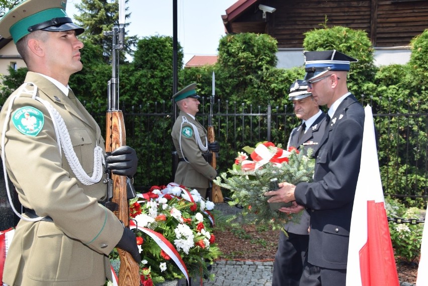 Hołd dla 30 ofiar pacyfikacji Radwanowic w miejscu kaźni hitlerowskiej. Wspomnienia bestialskiego mordu [ZDJĘCIA] 