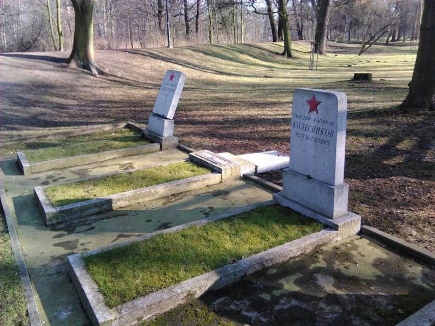 Cmentarz żołnierzy radzieckich w Kaliszu zdewastowany