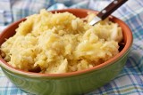 Panczkraut to rarytas kuchni śląskiej. Przepis na proste danie z ziemniaków i kapusty. Świetnie smakuje z usmażoną kiełbasą