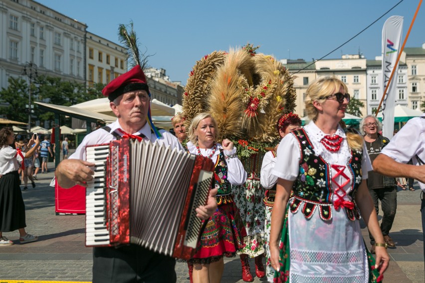 Odwiedź Targi Sztuki Ludowej na Rynku Głównym w Krakowie [GALERIA, PROGRAM]