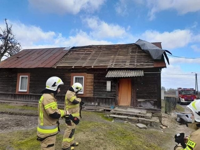 W Politowie, na terenie gminy Borkowice, została zerwana blacha z dachu budynku.