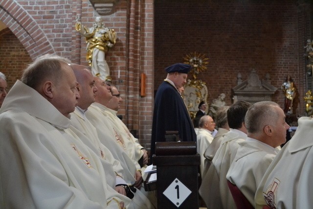 Biskup Jan Wieczorek świętował w sanktuarium w Rudach swoje 80 urodziny [ZDJĘCIA]