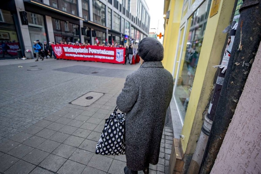 Kilkaset osób wzięło udział w Marszu Zwycięstwa, który w...